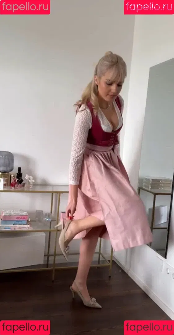 Laura Block Onlyfans Photo Gallery 