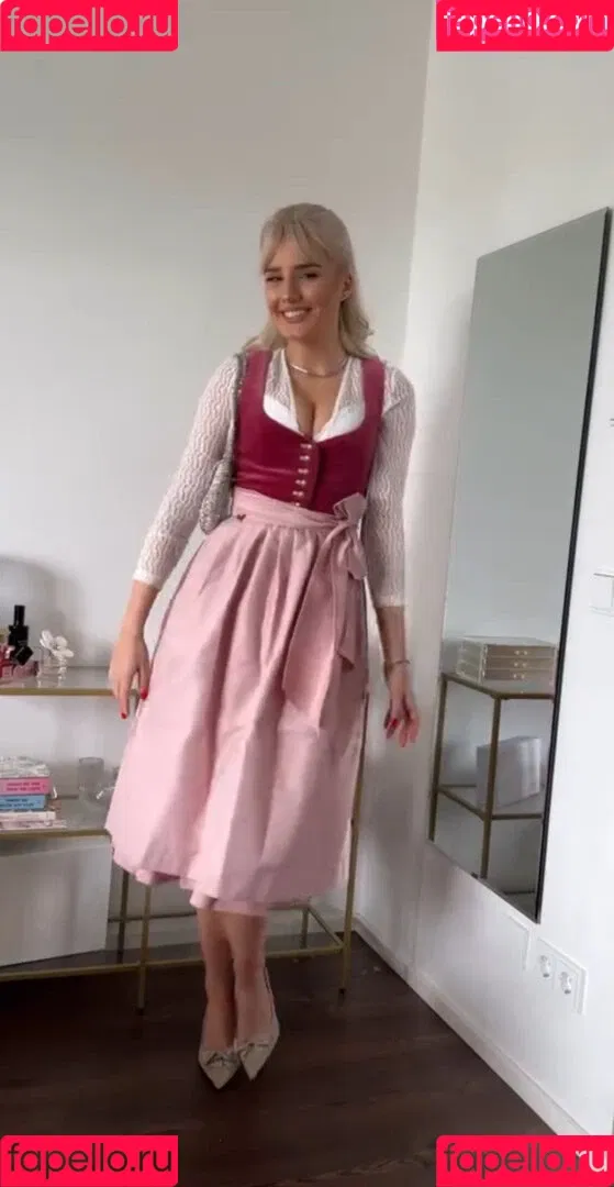 Laura Block Onlyfans Photo Gallery 