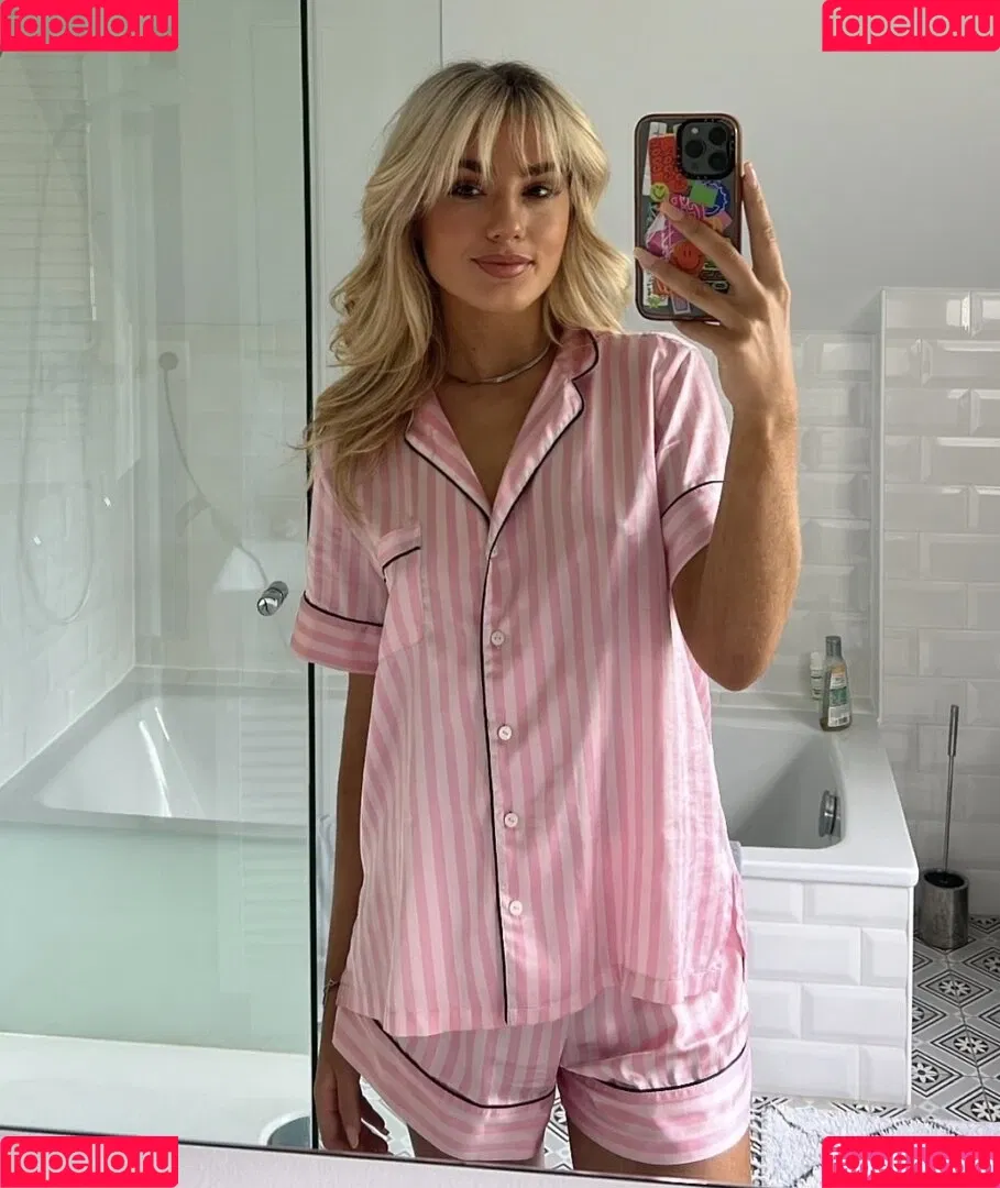 Laura Block Onlyfans Photo Gallery 