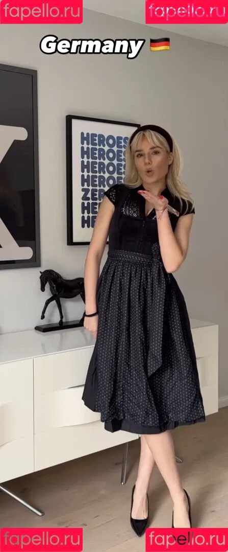 Laura Block Onlyfans Photo Gallery 