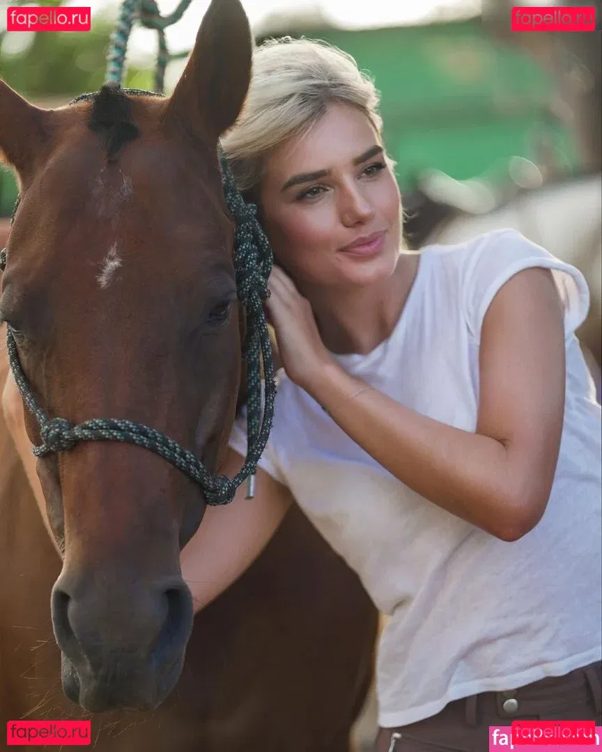 Laura Block Onlyfans Photo Gallery 