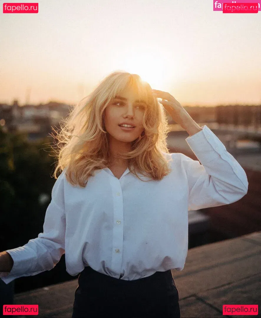 Laura Block Onlyfans Photo Gallery 