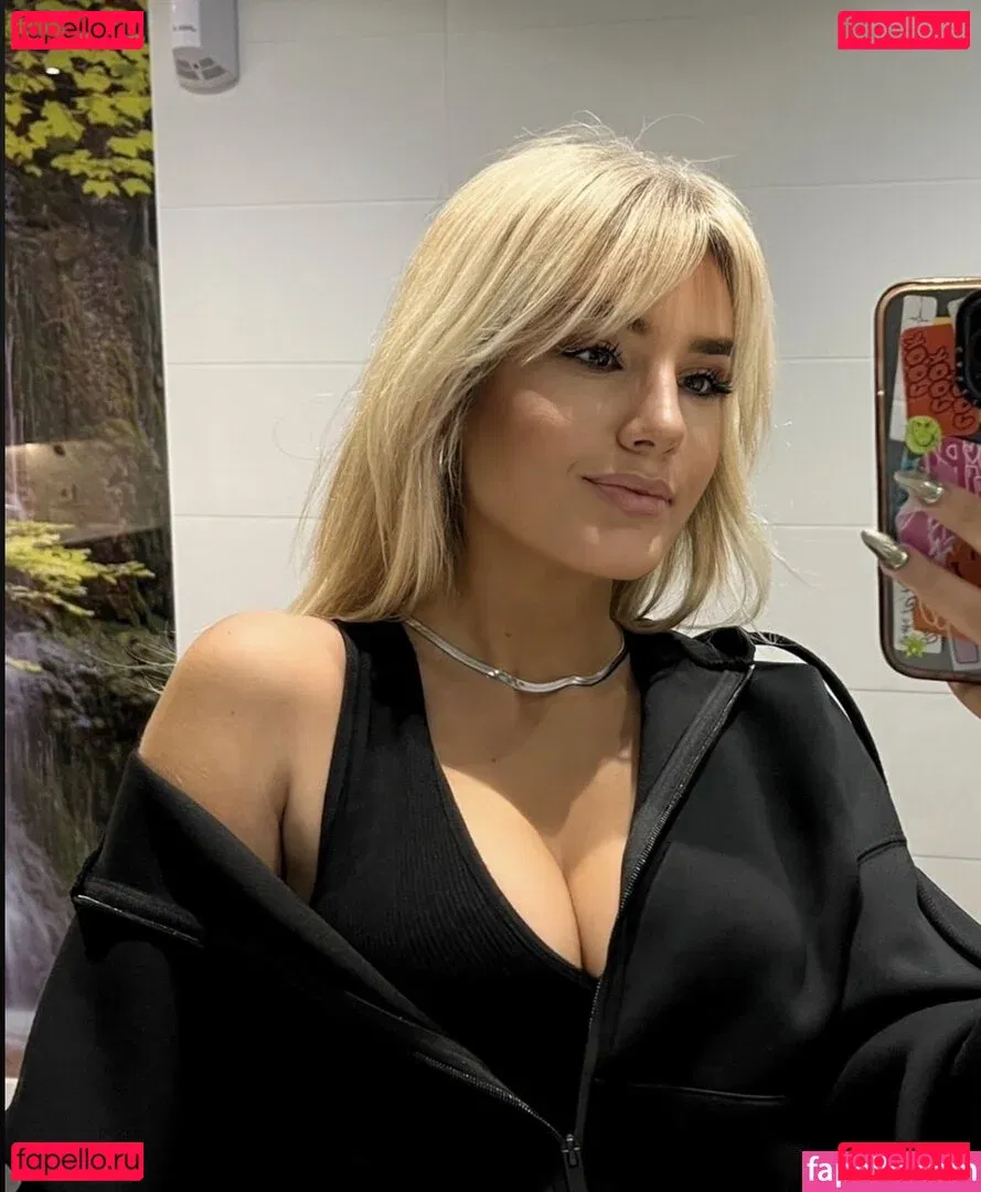 Laura Block Onlyfans Photo Gallery 