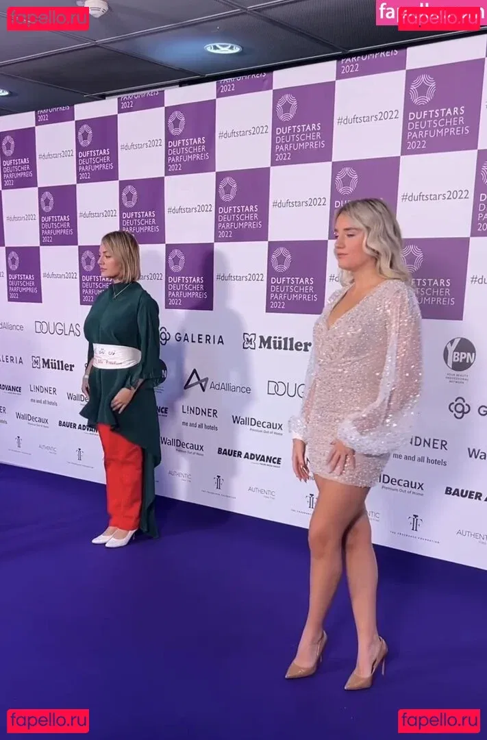 Laura Block Onlyfans Photo Gallery 