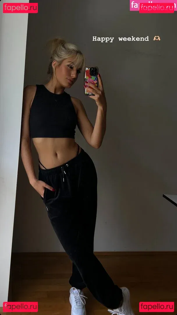 Laura Block Onlyfans Photo Gallery 