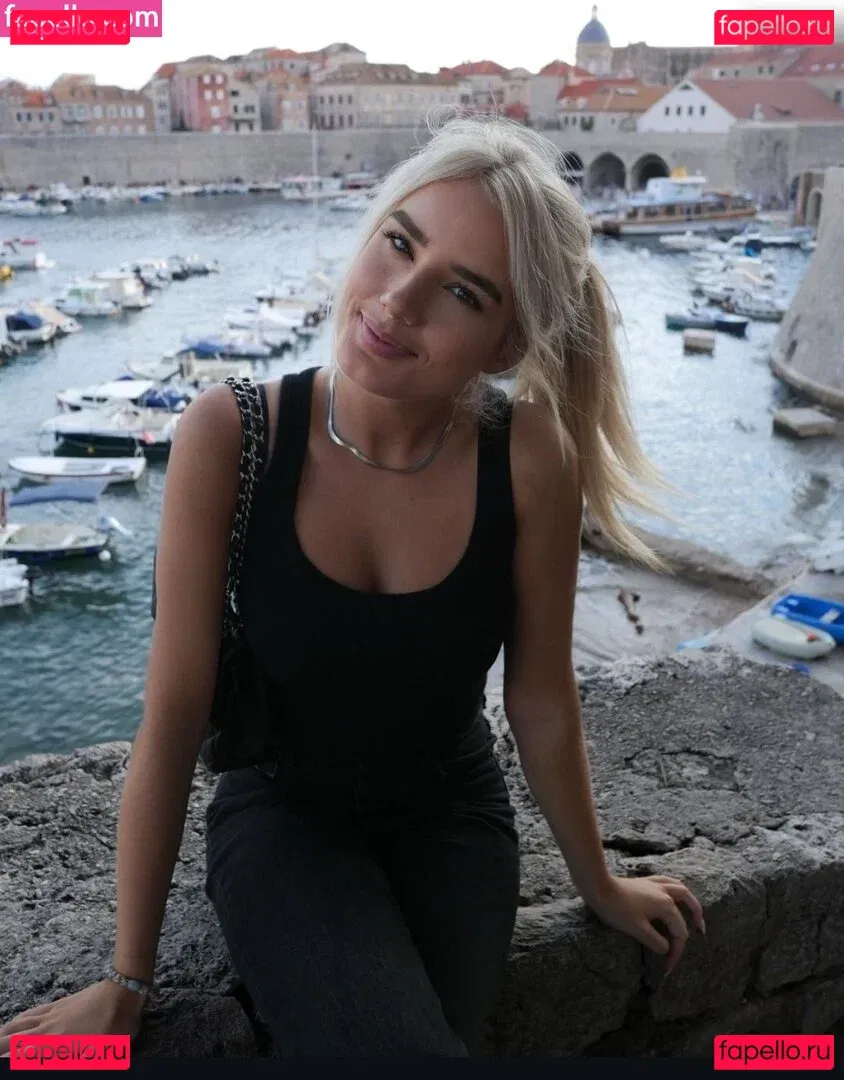 Laura Block Onlyfans Photo Gallery 