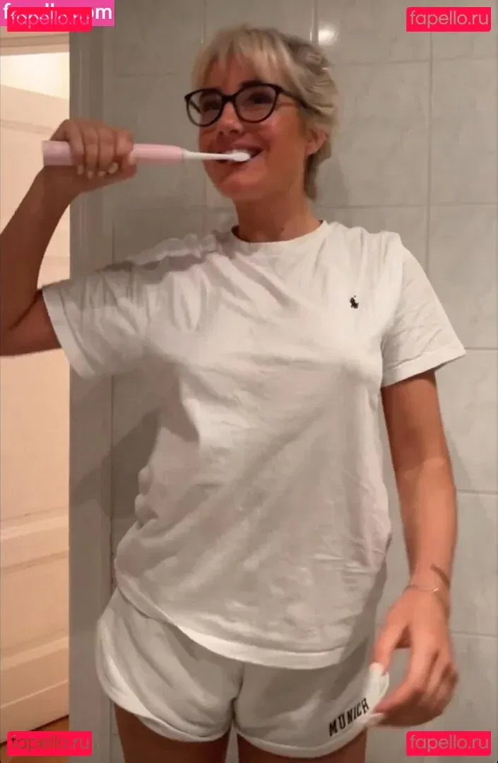 Laura Block Onlyfans Photo Gallery 