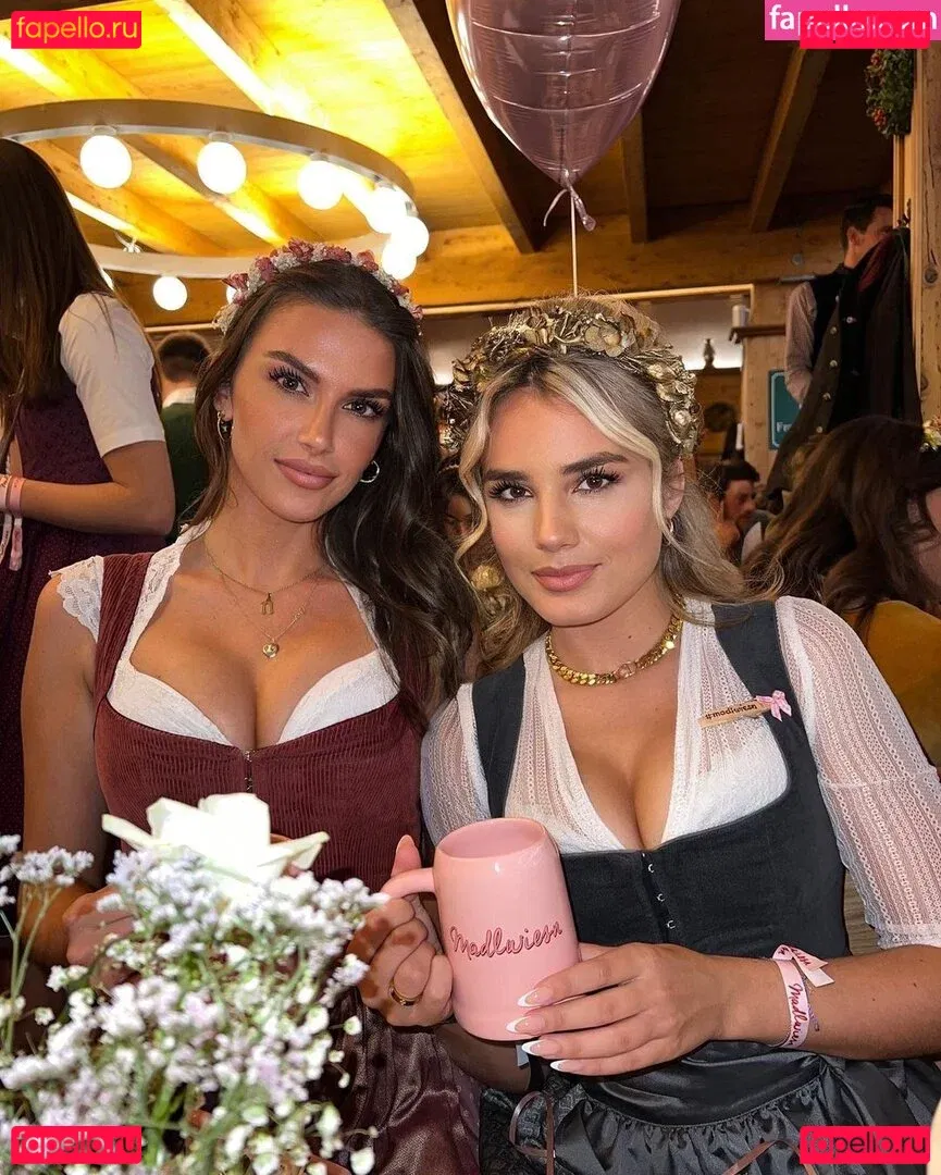 Laura Block Onlyfans Photo Gallery 