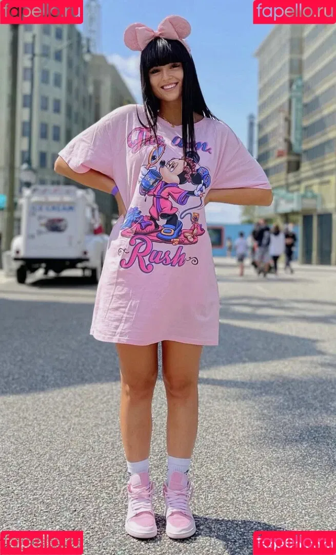 Lenna Vivas Onlyfans Photo Gallery 
