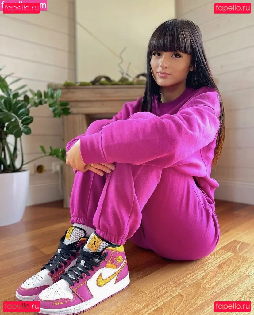 Lenna Vivas Onlyfans Photo Gallery 