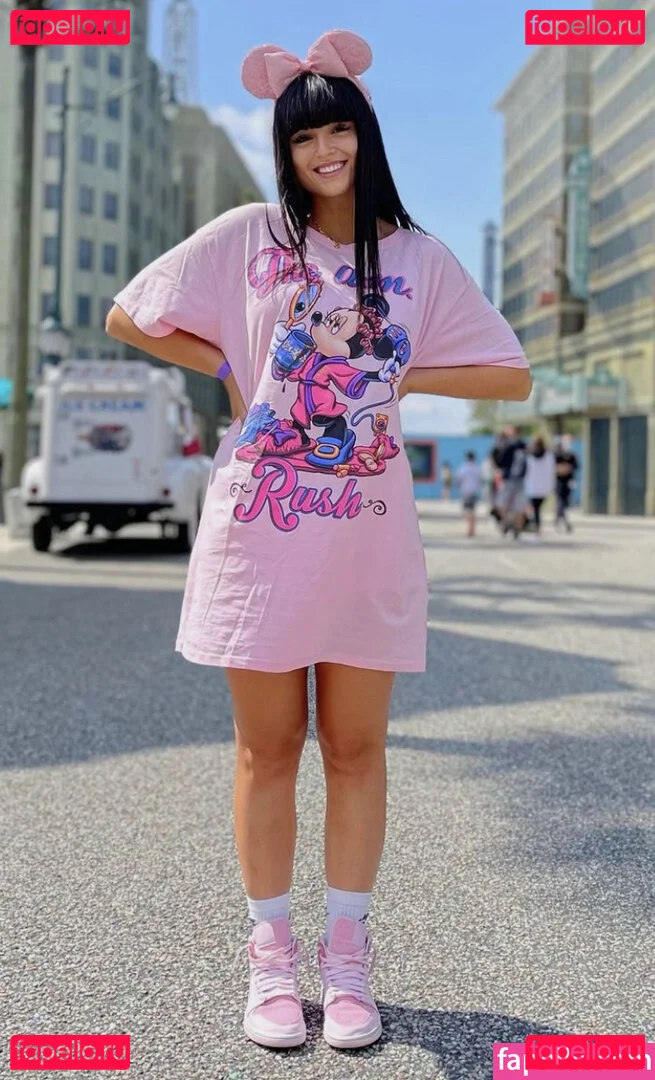 Lenna Vivas Onlyfans Photo Gallery 