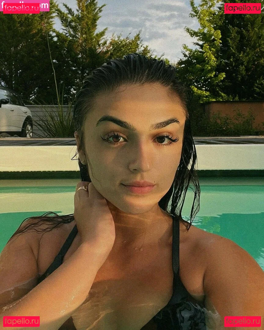 Lenna Vivas Onlyfans Photo Gallery 