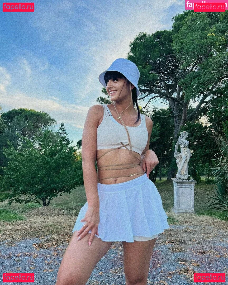 Lenna Vivas Onlyfans Photo Gallery 