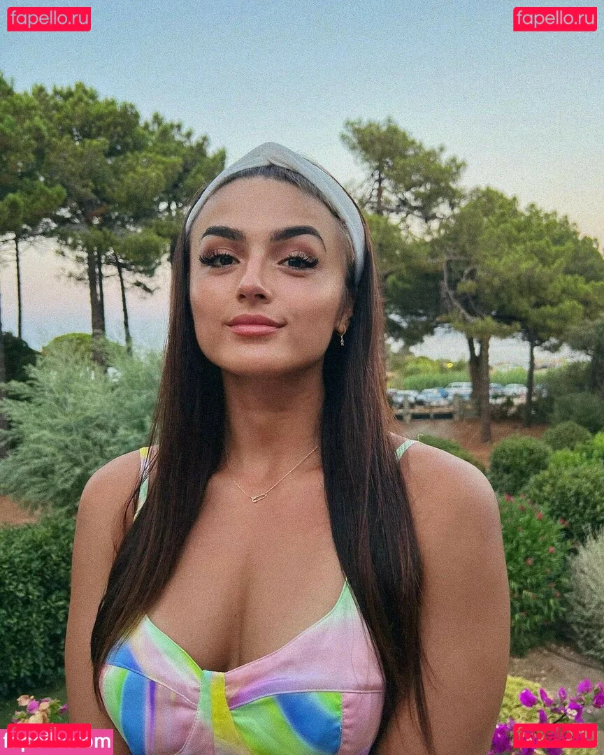 Lenna Vivas Onlyfans Photo Gallery 