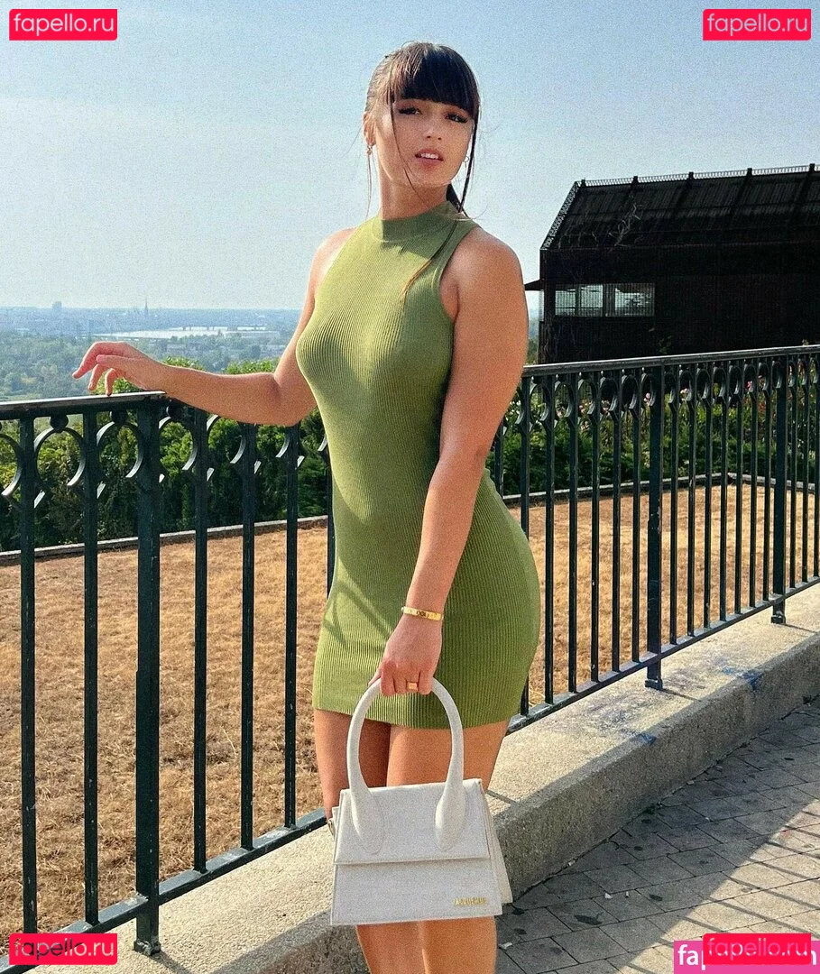 Lenna Vivas Onlyfans Photo Gallery 