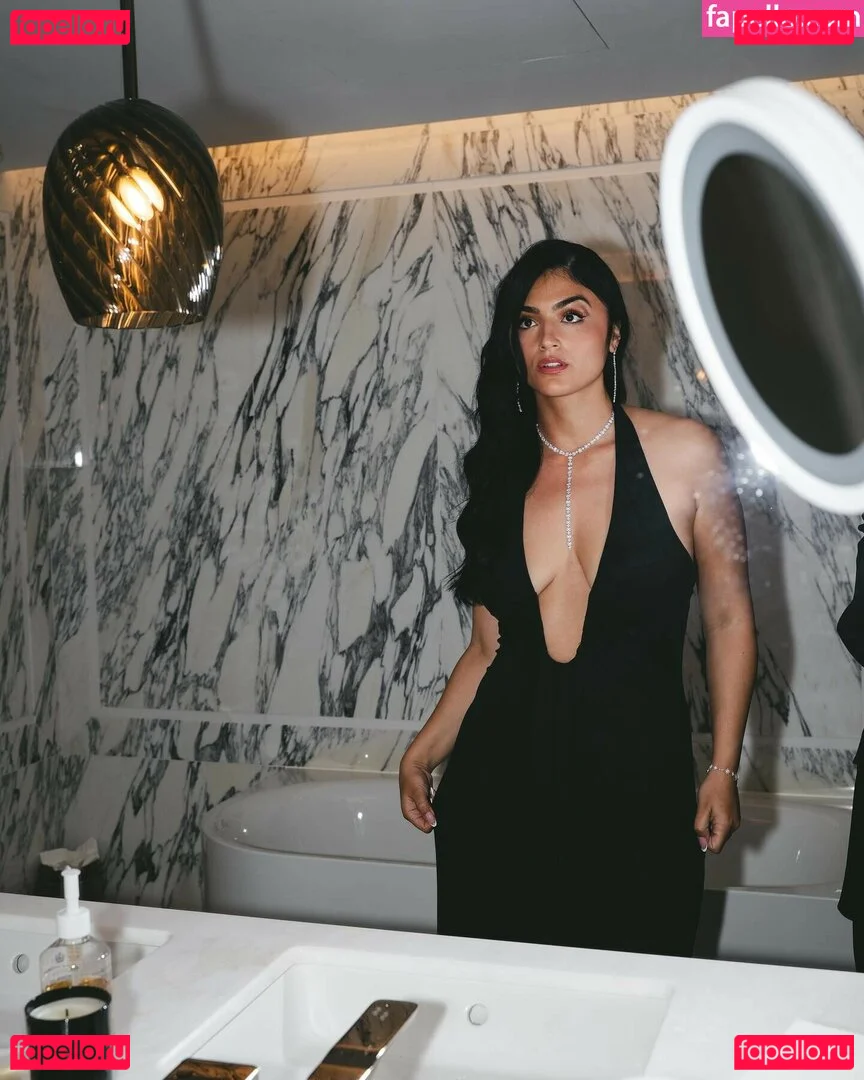 Lenna Vivas Onlyfans Photo Gallery 