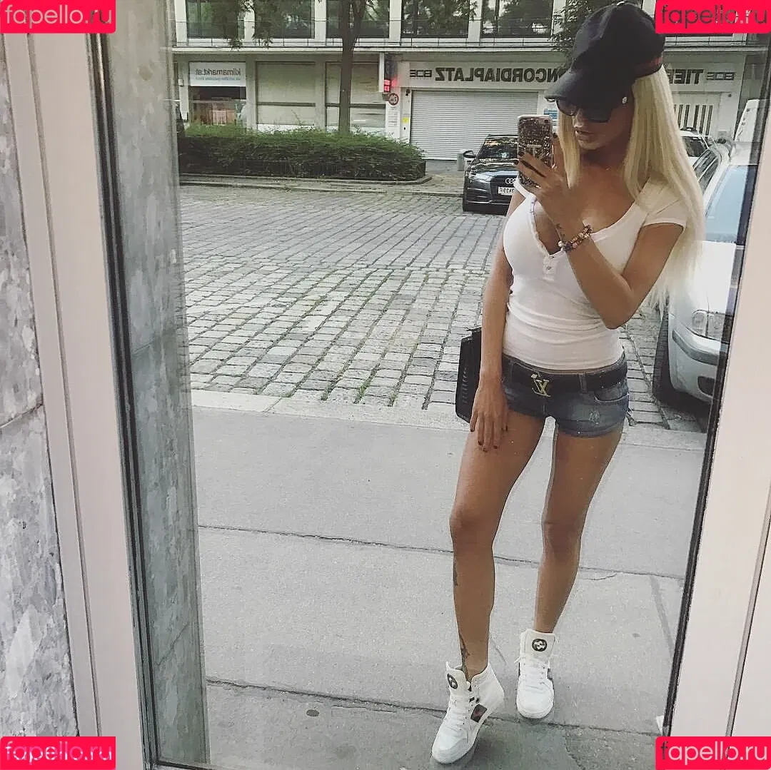 Amalia Yildirim Onlyfans Photo Gallery 