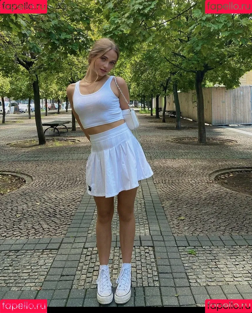 Emily Marie Neumann Onlyfans Photo Gallery 