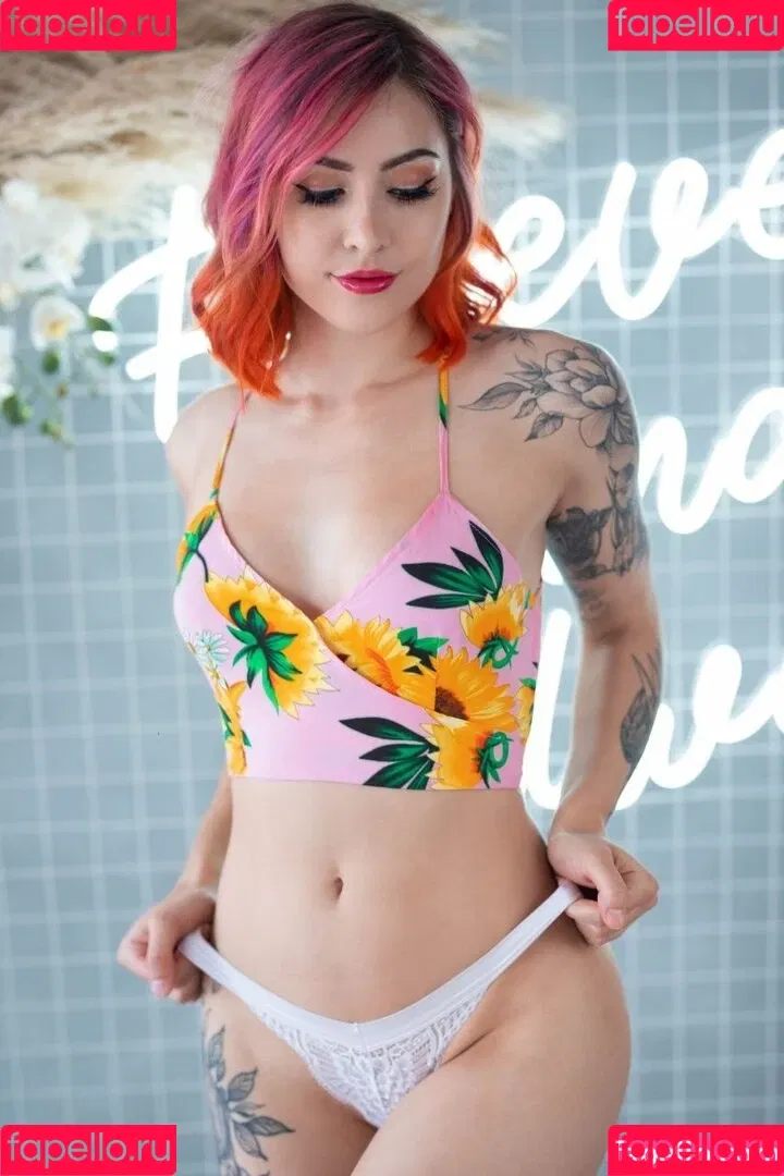 Luxlo Cosplay Onlyfans Photo Gallery 