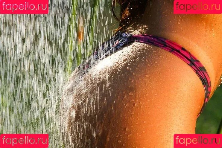 Virgula Girl Onlyfans Photo Gallery 