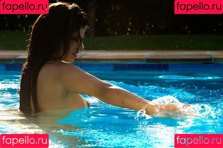 Virgula Girl Onlyfans Photo Gallery 