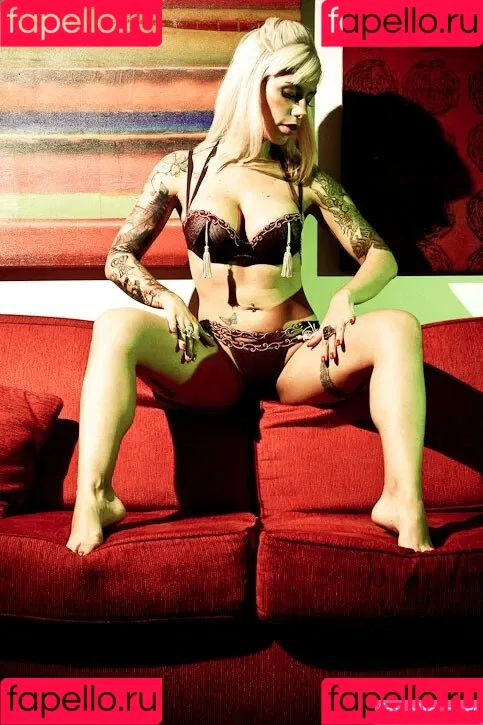 Virgula Girl Onlyfans Photo Gallery 