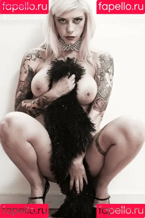 Virgula Girl Onlyfans Photo Gallery 