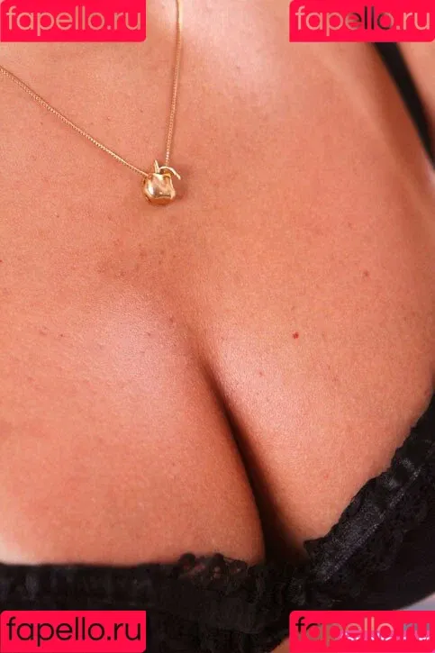 Virgula Girl Onlyfans Photo Gallery 