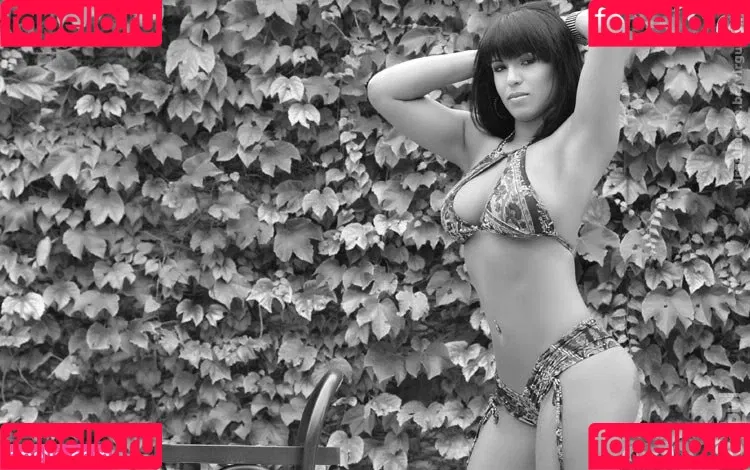 Virgula Girl Onlyfans Photo Gallery 