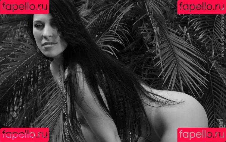 Virgula Girl Onlyfans Photo Gallery 