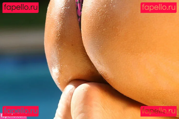 Virgula Girl Onlyfans Photo Gallery 