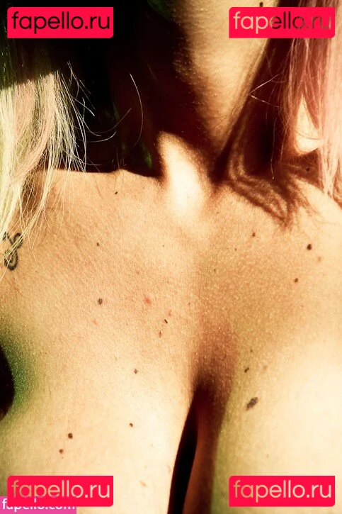 Virgula Girl Onlyfans Photo Gallery 