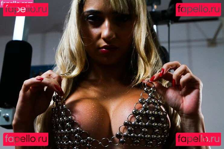 Virgula Girl Onlyfans Photo Gallery 