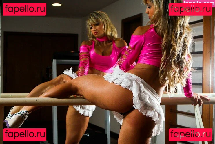 Virgula Girl Onlyfans Photo Gallery 