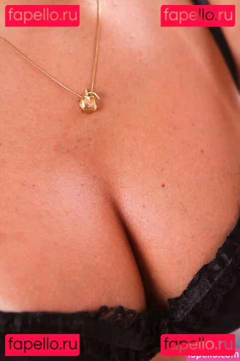 Virgula Girl Onlyfans Photo Gallery 