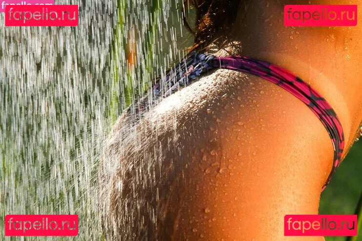 Virgula Girl Onlyfans Photo Gallery 