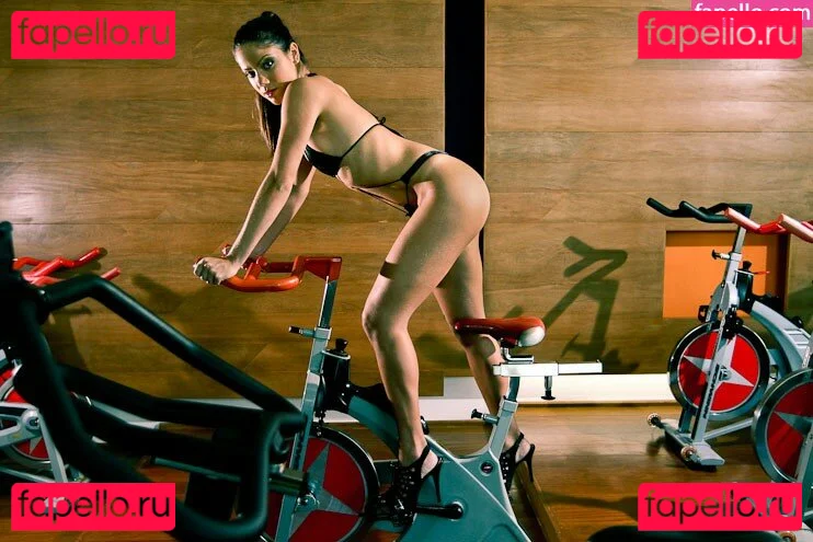 Virgula Girl Onlyfans Photo Gallery 