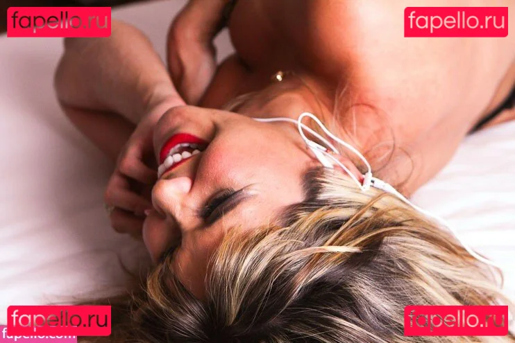 Virgula Girl Onlyfans Photo Gallery 