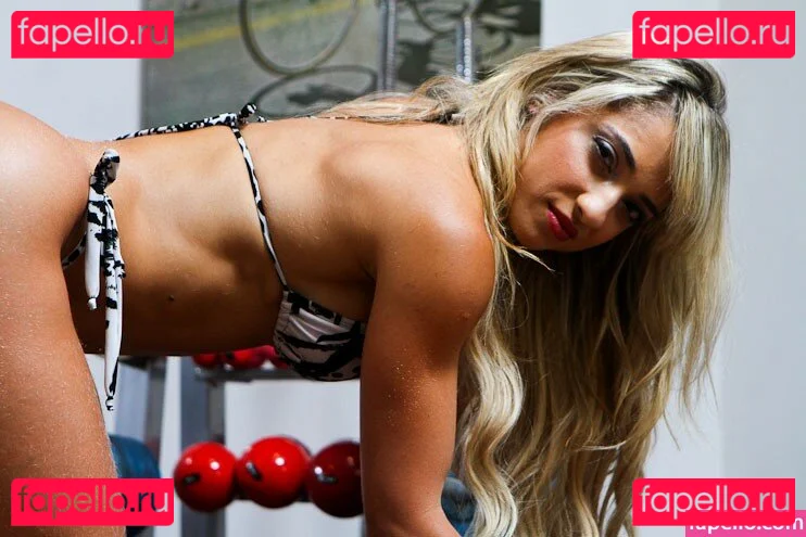 Virgula Girl Onlyfans Photo Gallery 