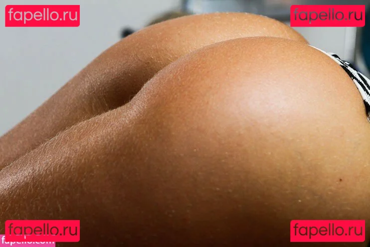 Virgula Girl Onlyfans Photo Gallery 