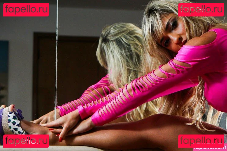 Virgula Girl Onlyfans Photo Gallery 