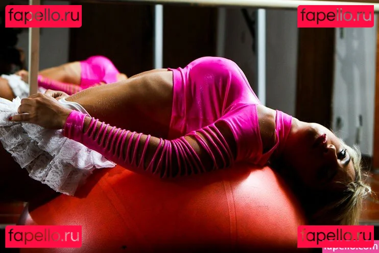 Virgula Girl Onlyfans Photo Gallery 