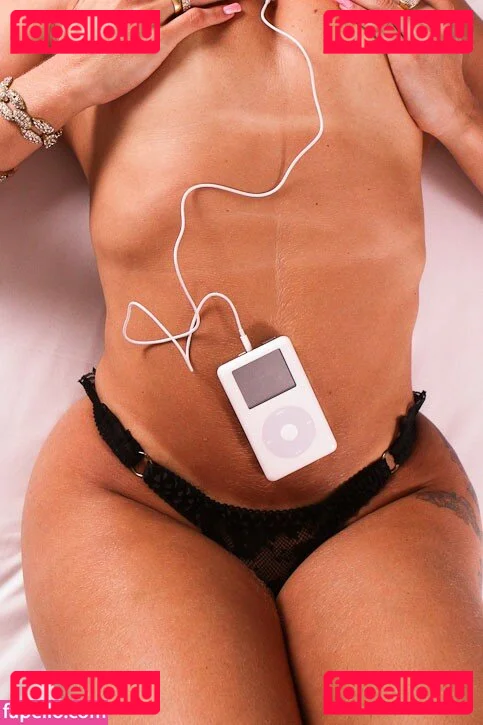 Virgula Girl Onlyfans Photo Gallery 