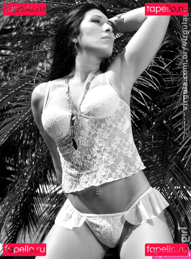 Virgula Girl Onlyfans Photo Gallery 