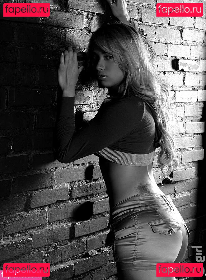 Virgula Girl Onlyfans Photo Gallery 