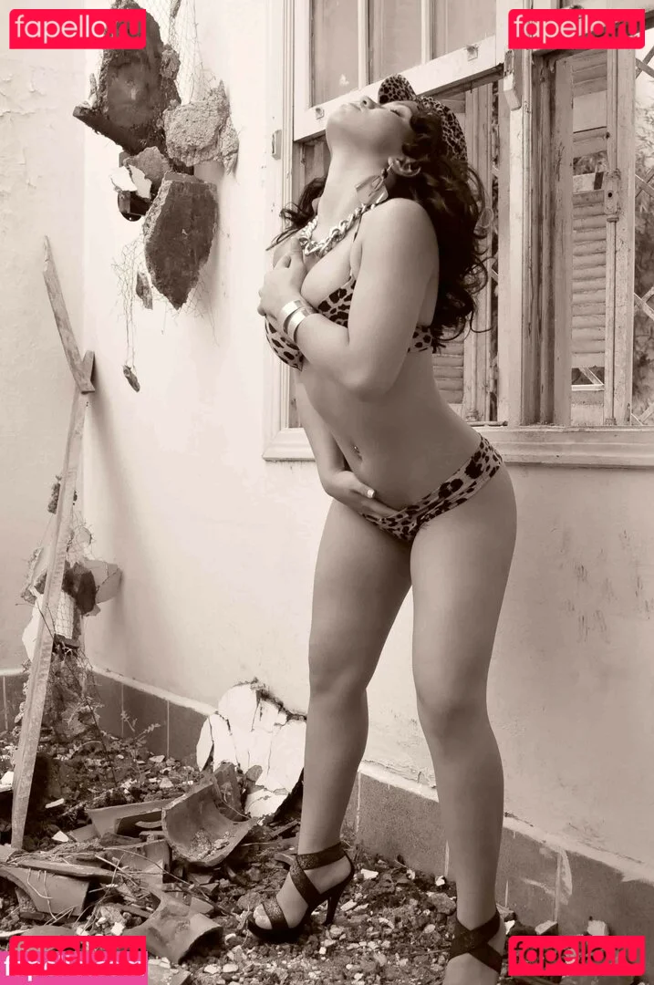 Virgula Girl Onlyfans Photo Gallery 