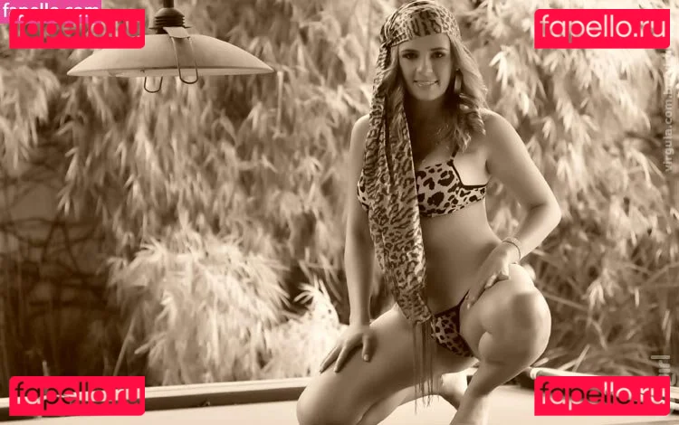 Virgula Girl Onlyfans Photo Gallery 