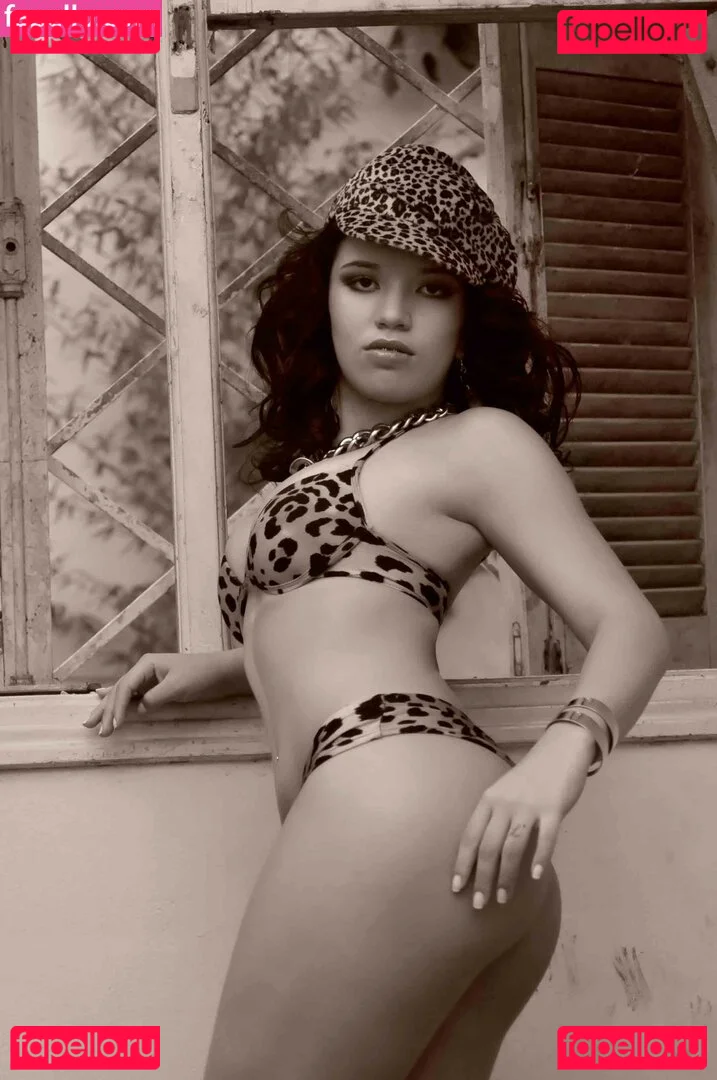 Virgula Girl Onlyfans Photo Gallery 