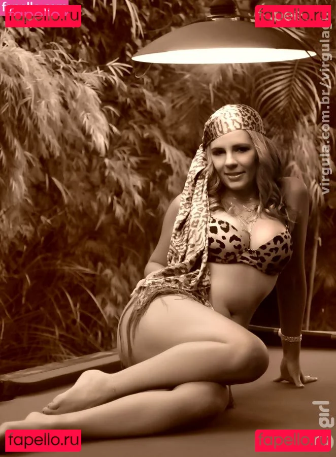 Virgula Girl Onlyfans Photo Gallery 