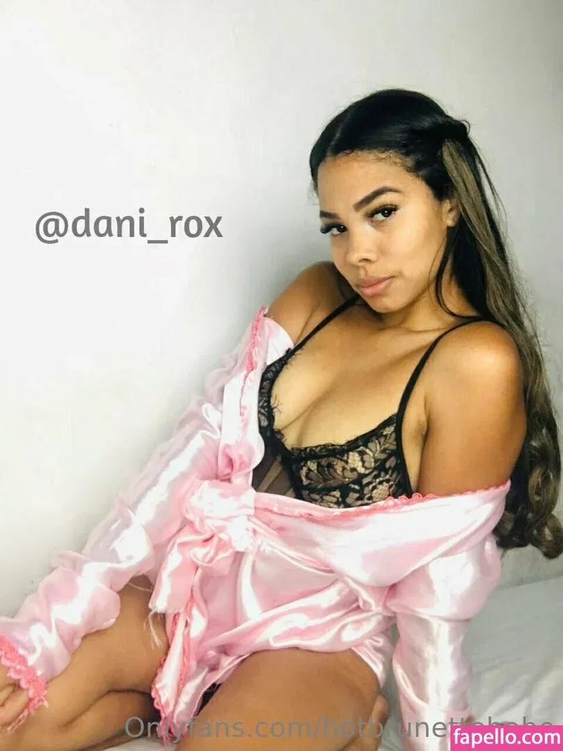 hotbrunettebabe Onlyfans Photo Gallery 